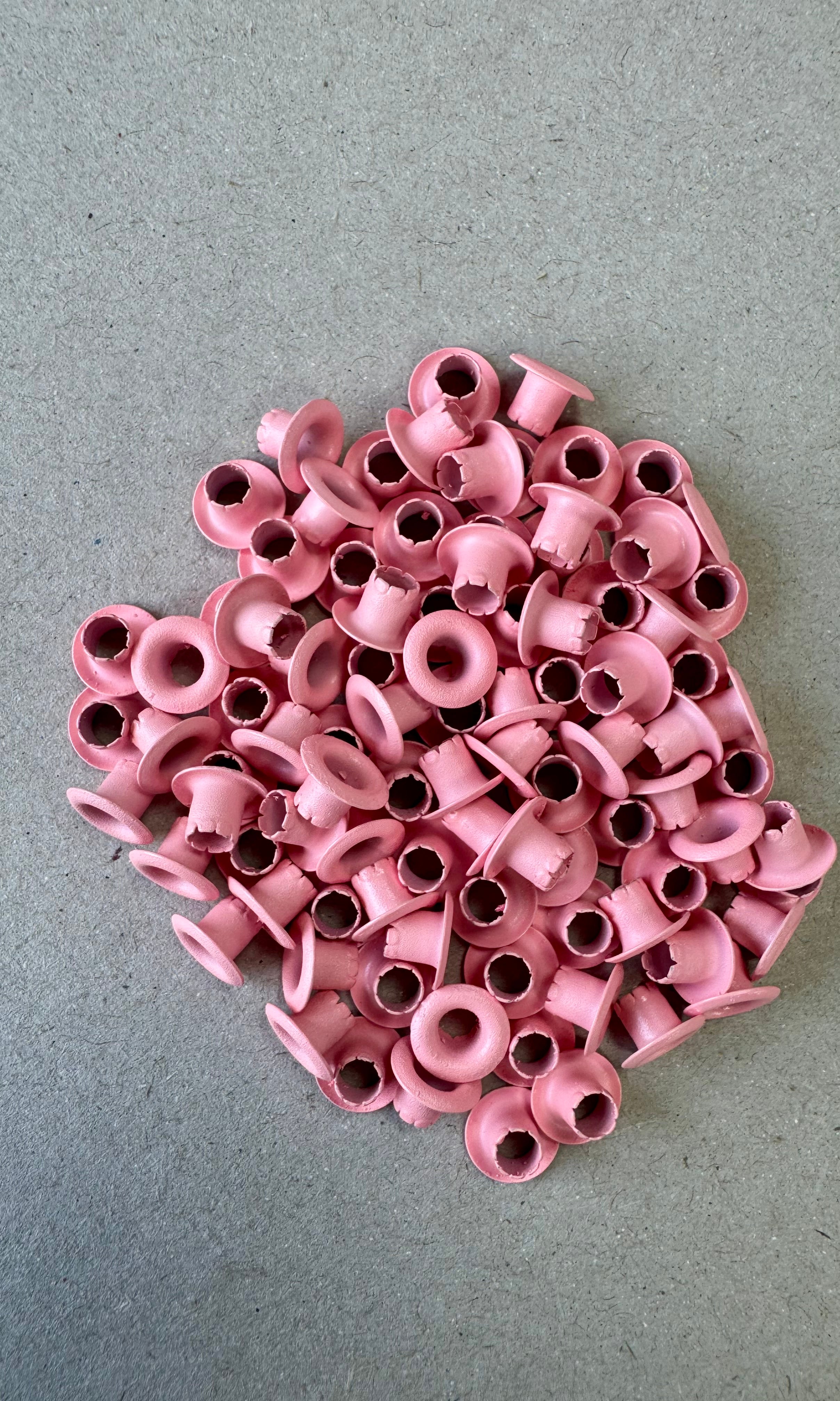 Ojetillo Metálico Rosado 4MM 14 grs