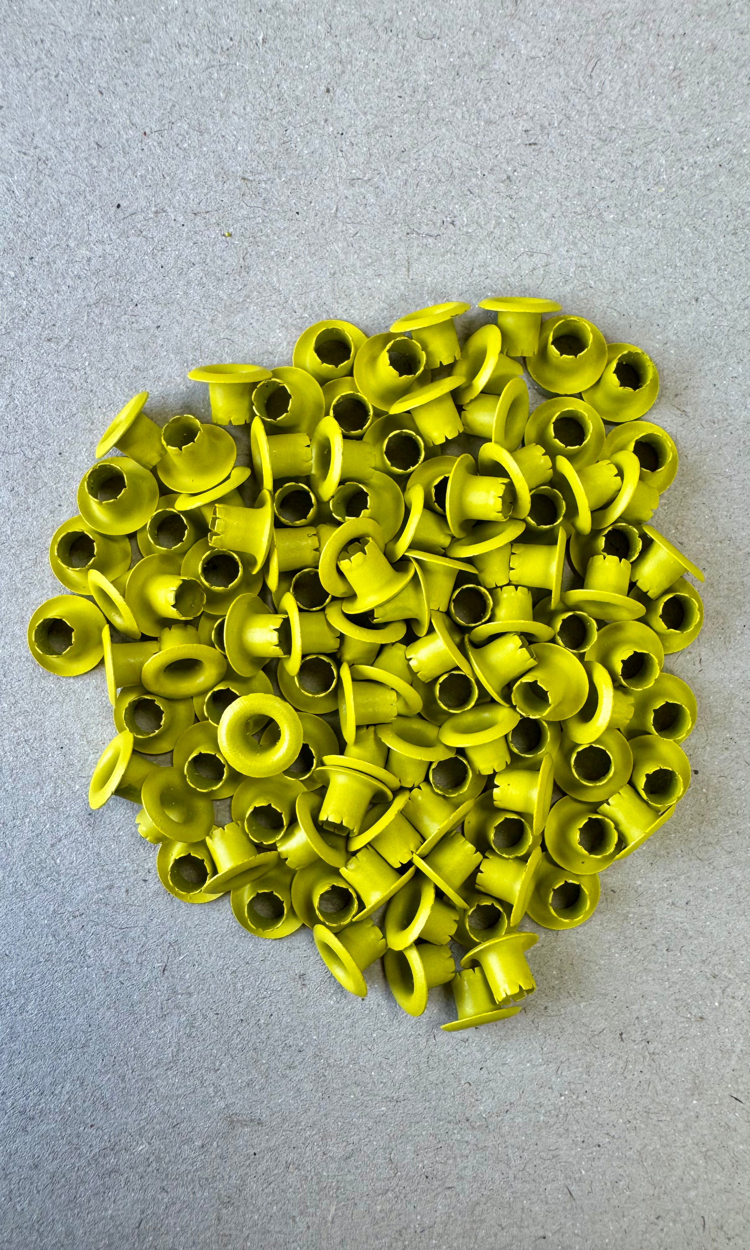 Ojetillo Metálico Amarillo 4MM 14 grs