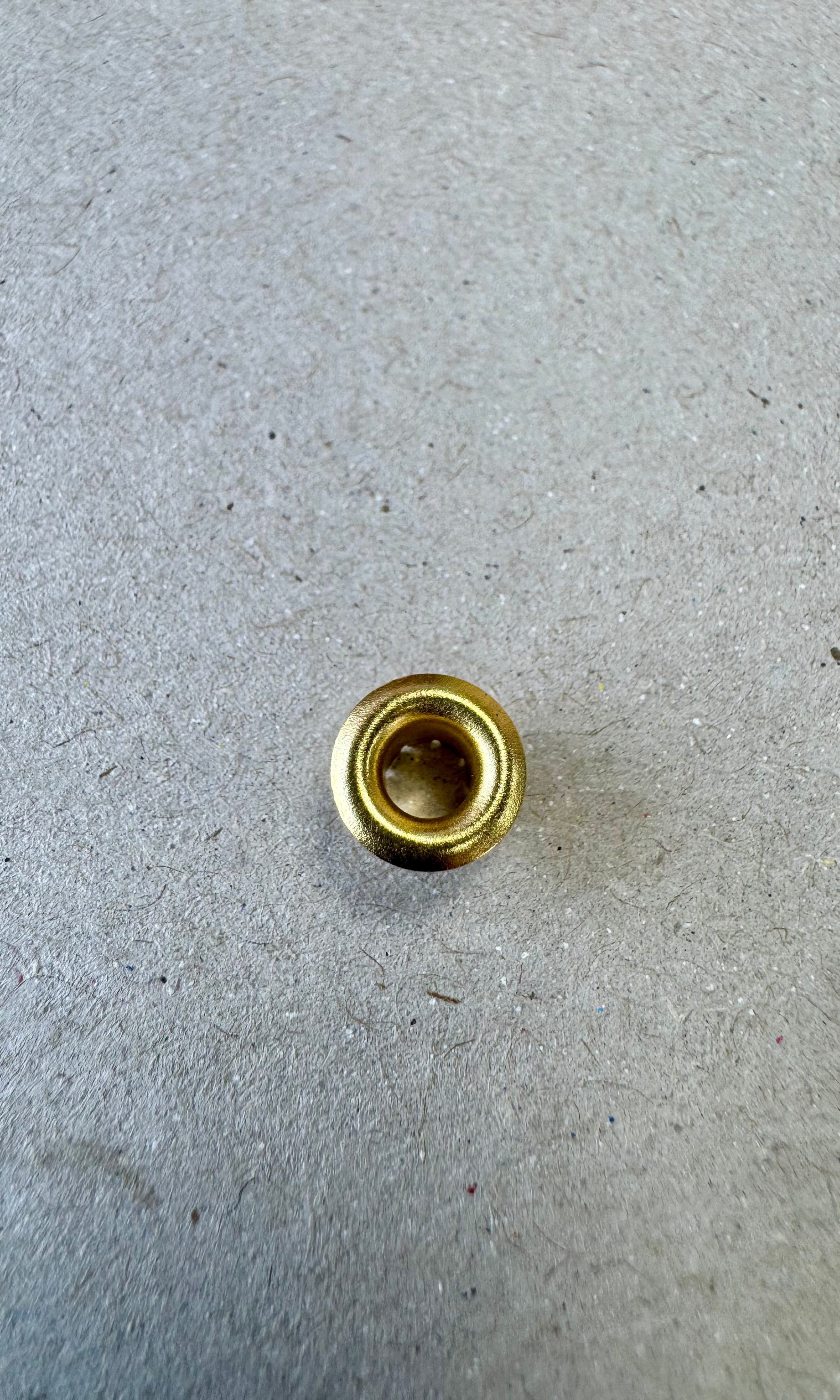 Ojetillo Metálico Dorado 4MM 14 grs