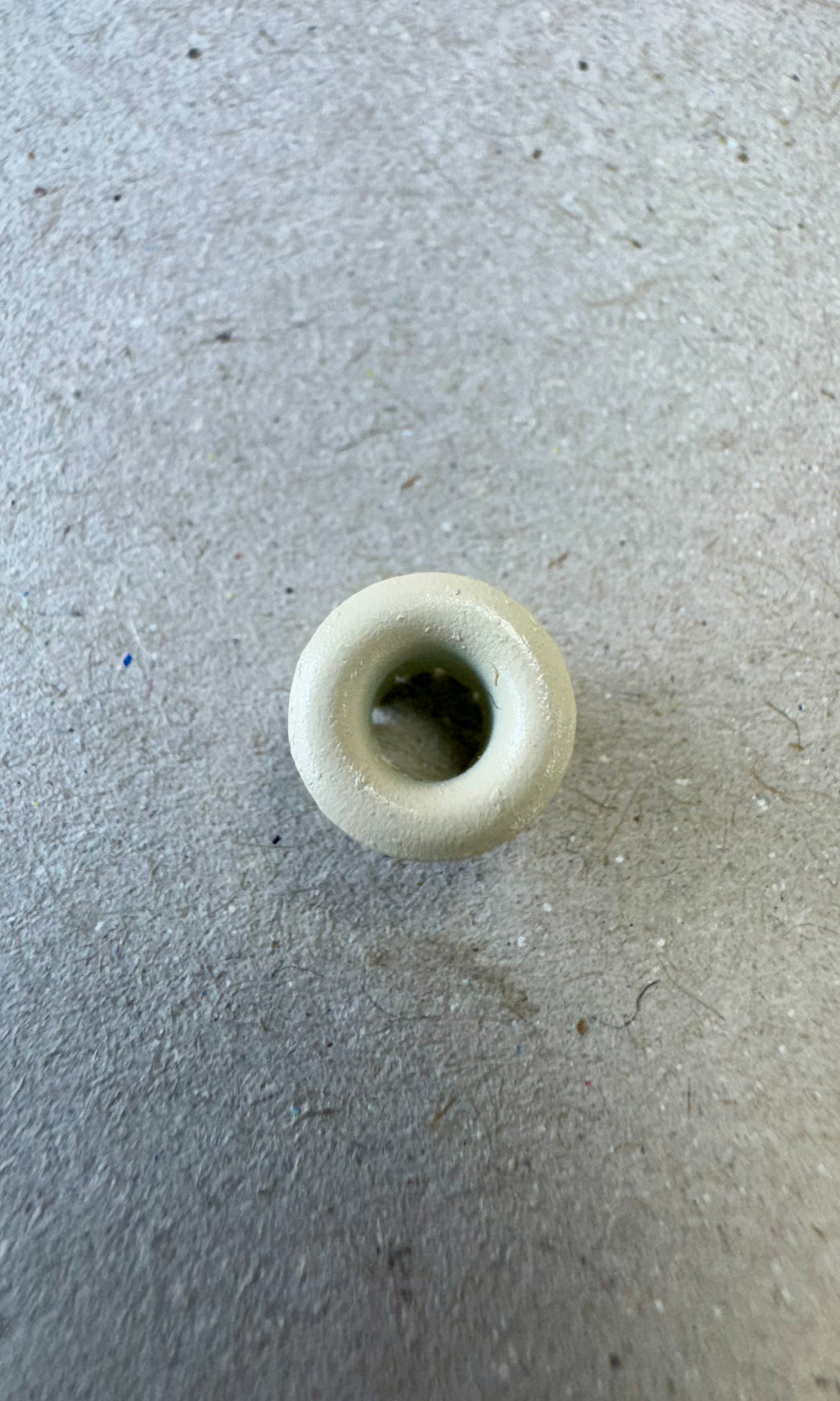 Ojetillo Metálico Beige 4MM 14 grs