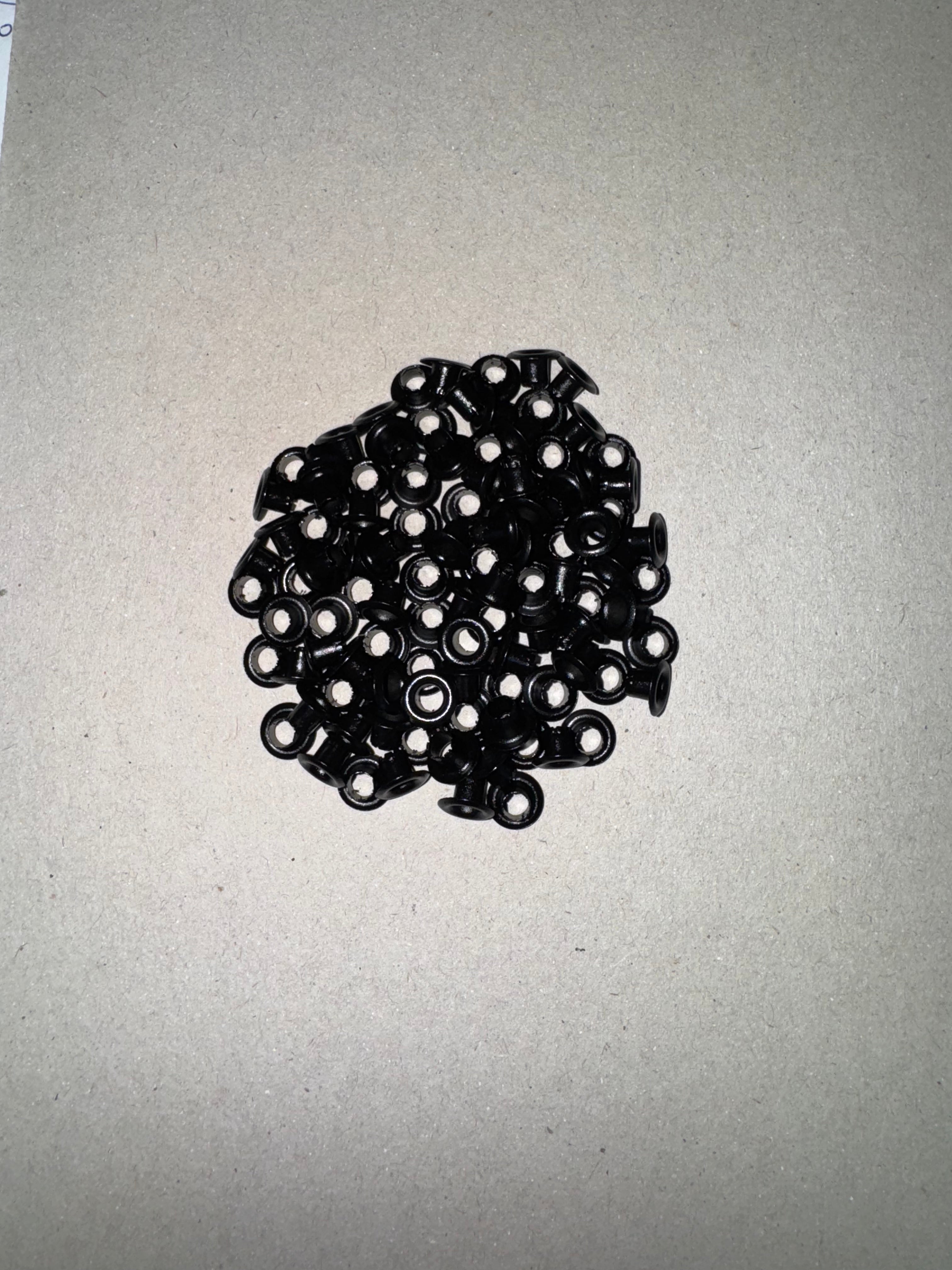 Ojetillo Metálico Negro 4MM 14 grs